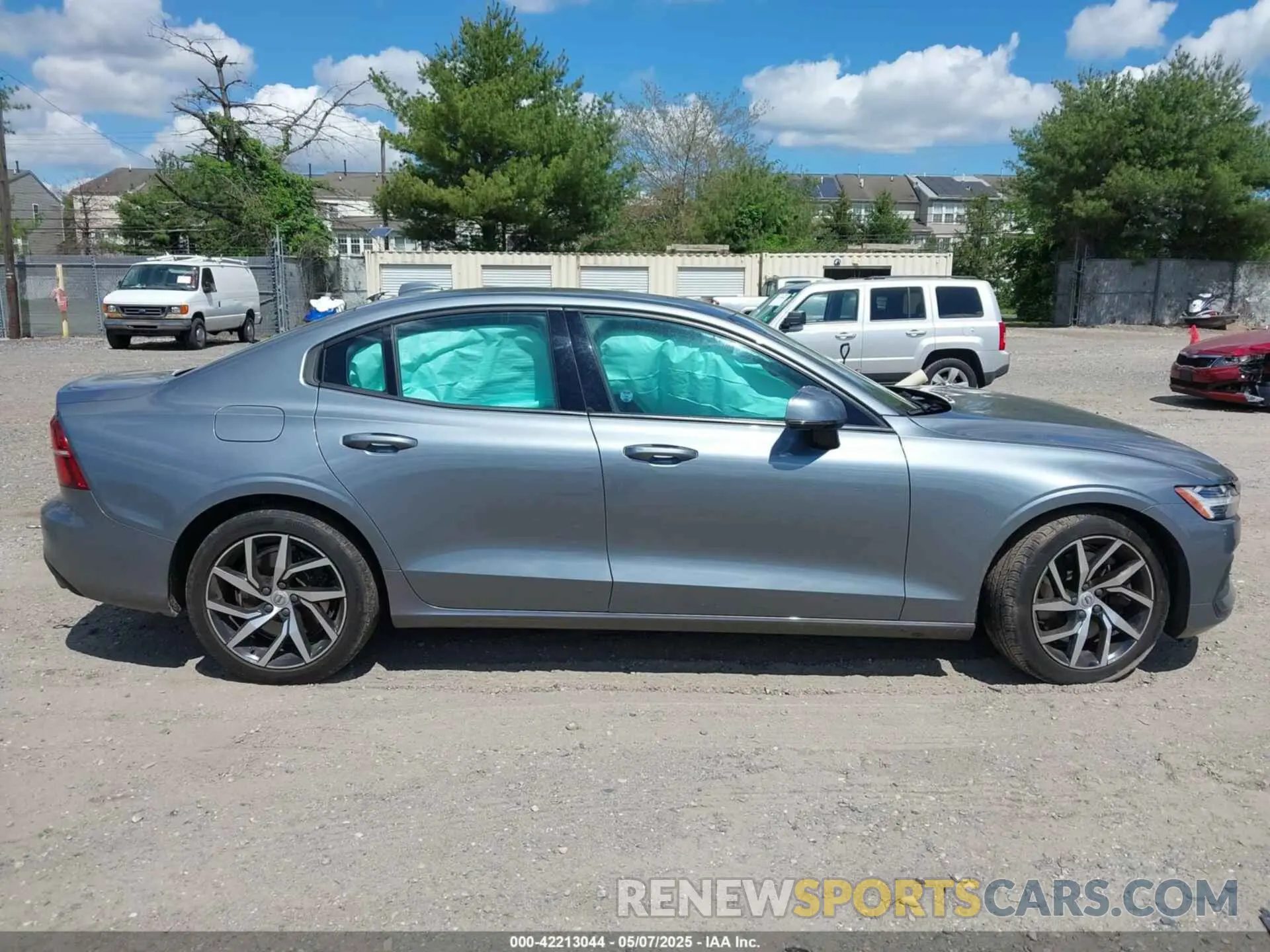 14 Photograph of a damaged car 7JRA22TK8LG063920 VOLVO S60 2020