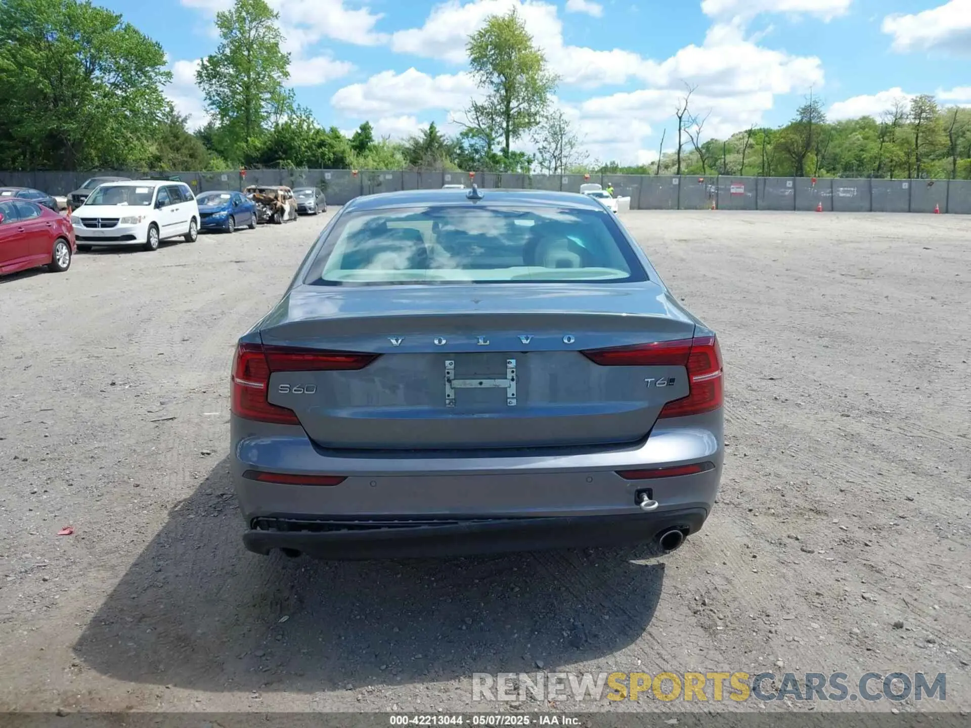 17 Photograph of a damaged car 7JRA22TK8LG063920 VOLVO S60 2020