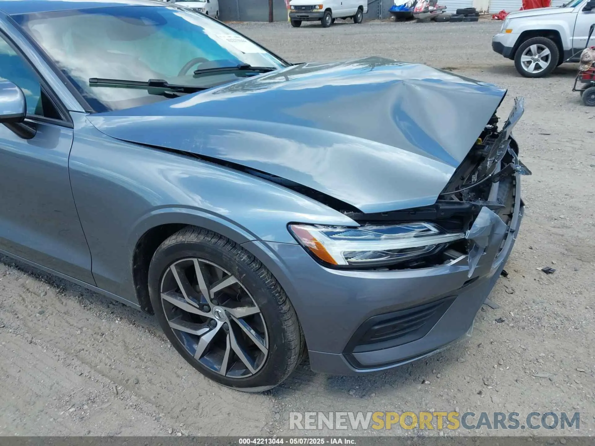 19 Photograph of a damaged car 7JRA22TK8LG063920 VOLVO S60 2020