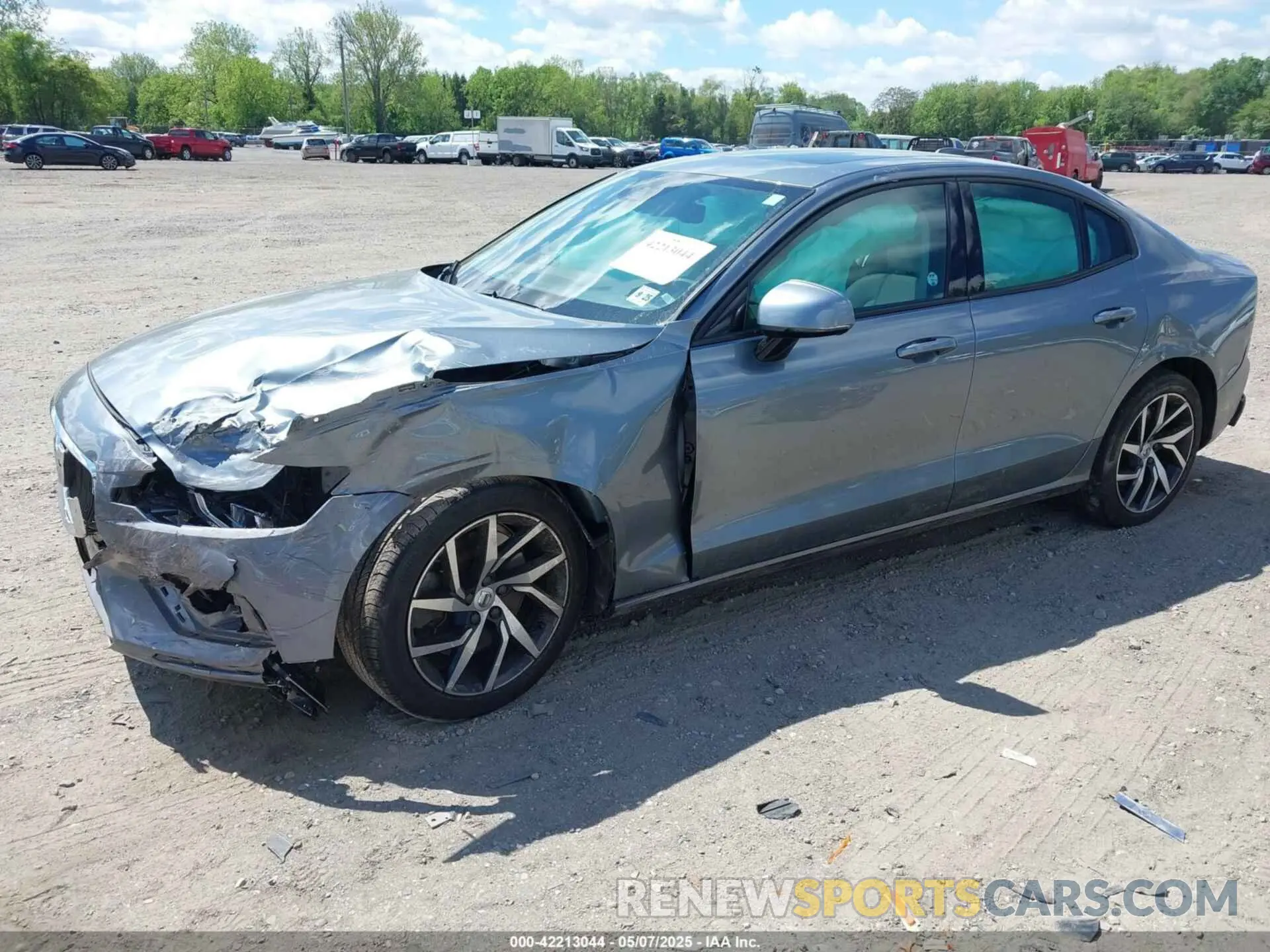 2 Photograph of a damaged car 7JRA22TK8LG063920 VOLVO S60 2020