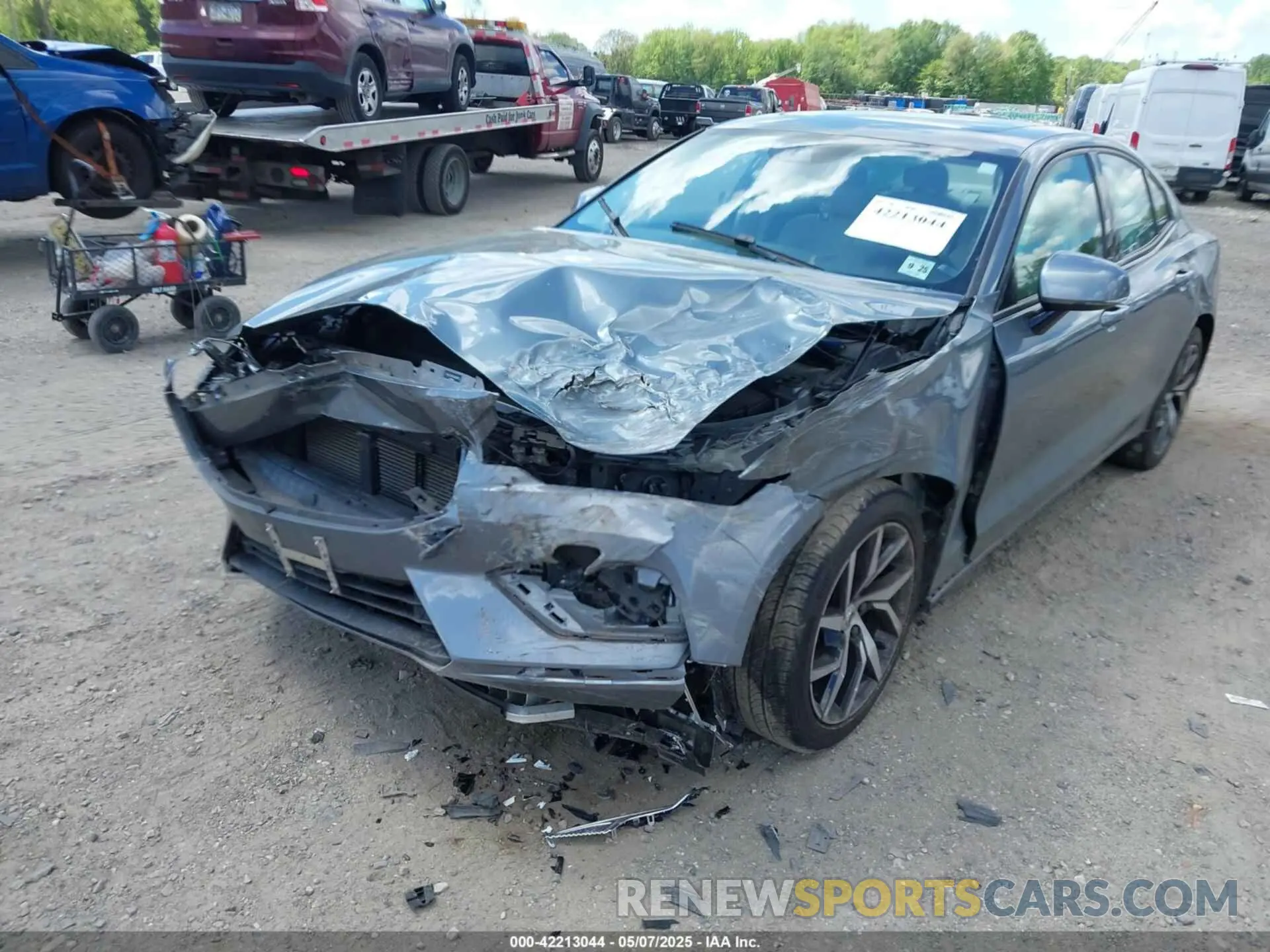 6 Photograph of a damaged car 7JRA22TK8LG063920 VOLVO S60 2020