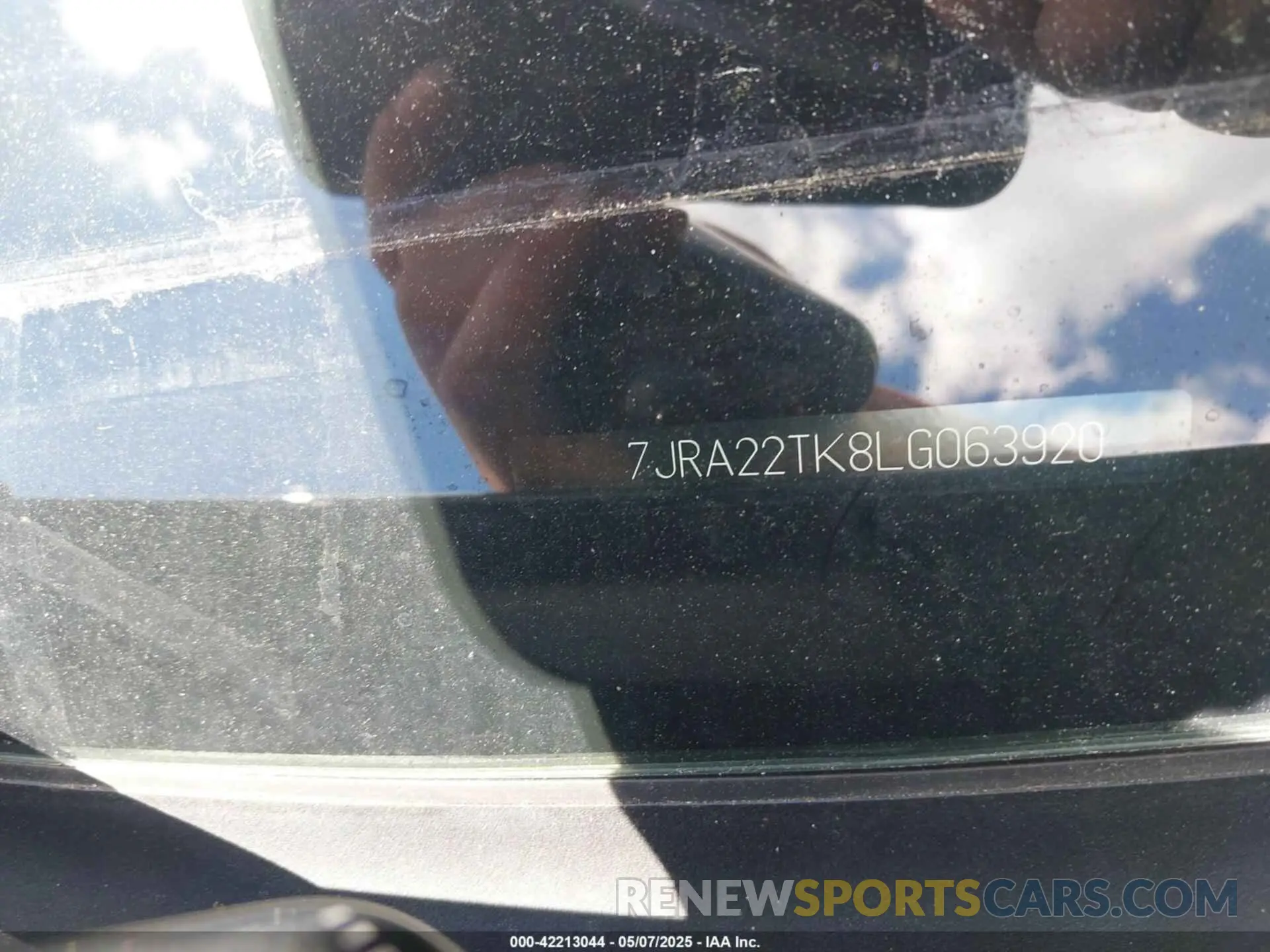 9 Photograph of a damaged car 7JRA22TK8LG063920 VOLVO S60 2020