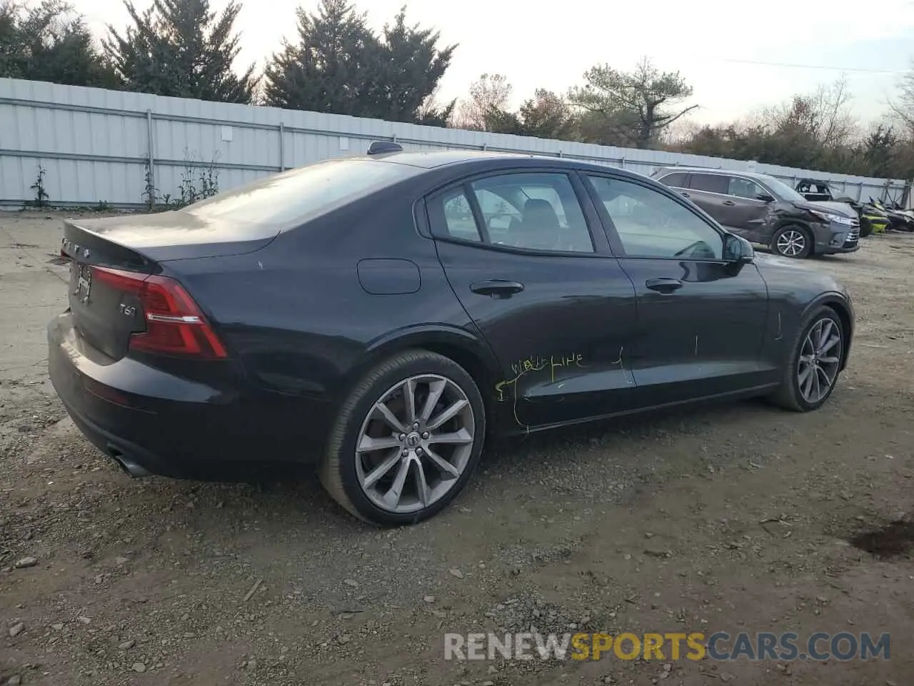 3 Photograph of a damaged car 7JRA22TK8LG065036 VOLVO S60 2020