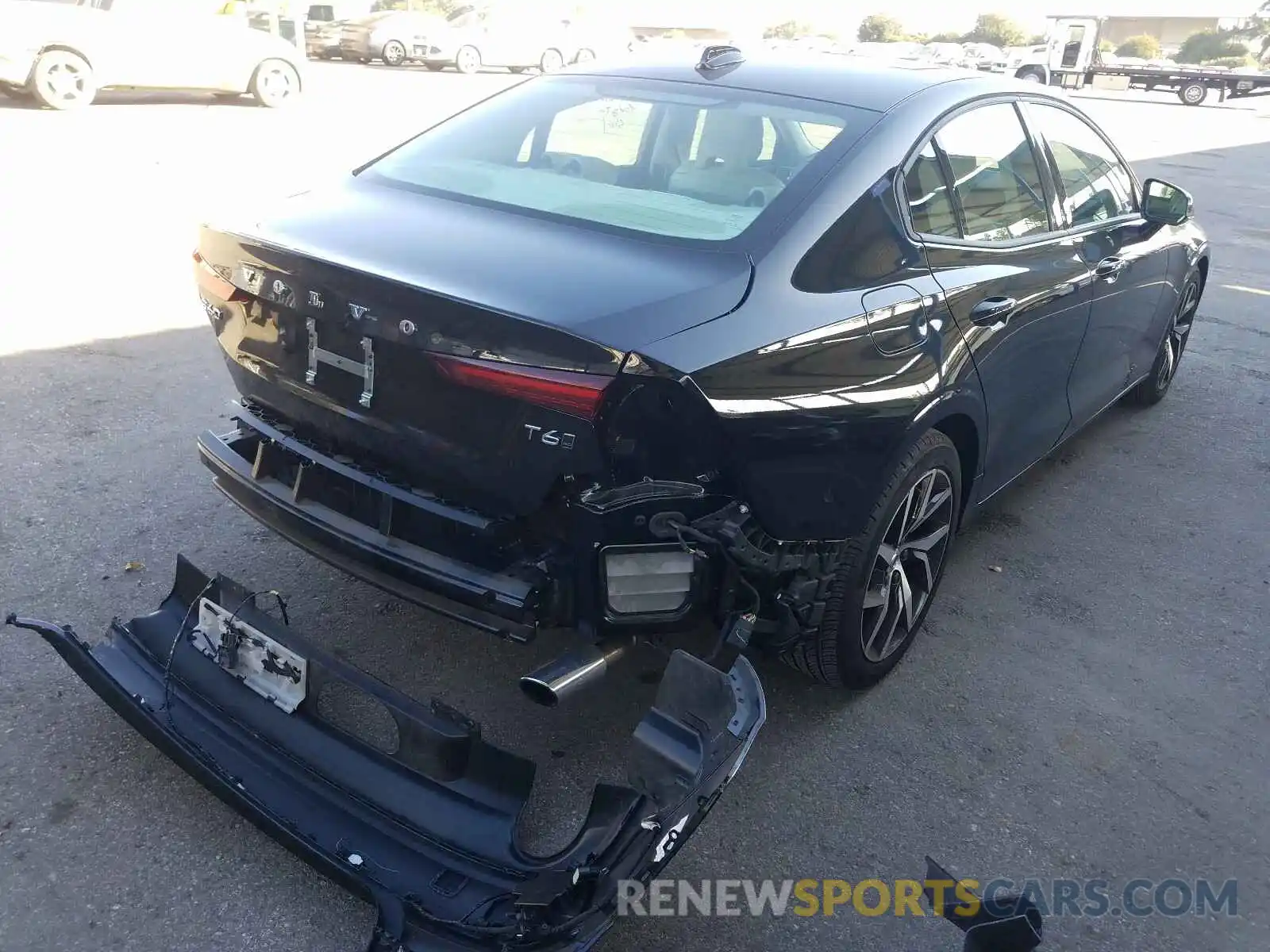 4 Photograph of a damaged car 7JRA22TK9LG057074 VOLVO S60 2020