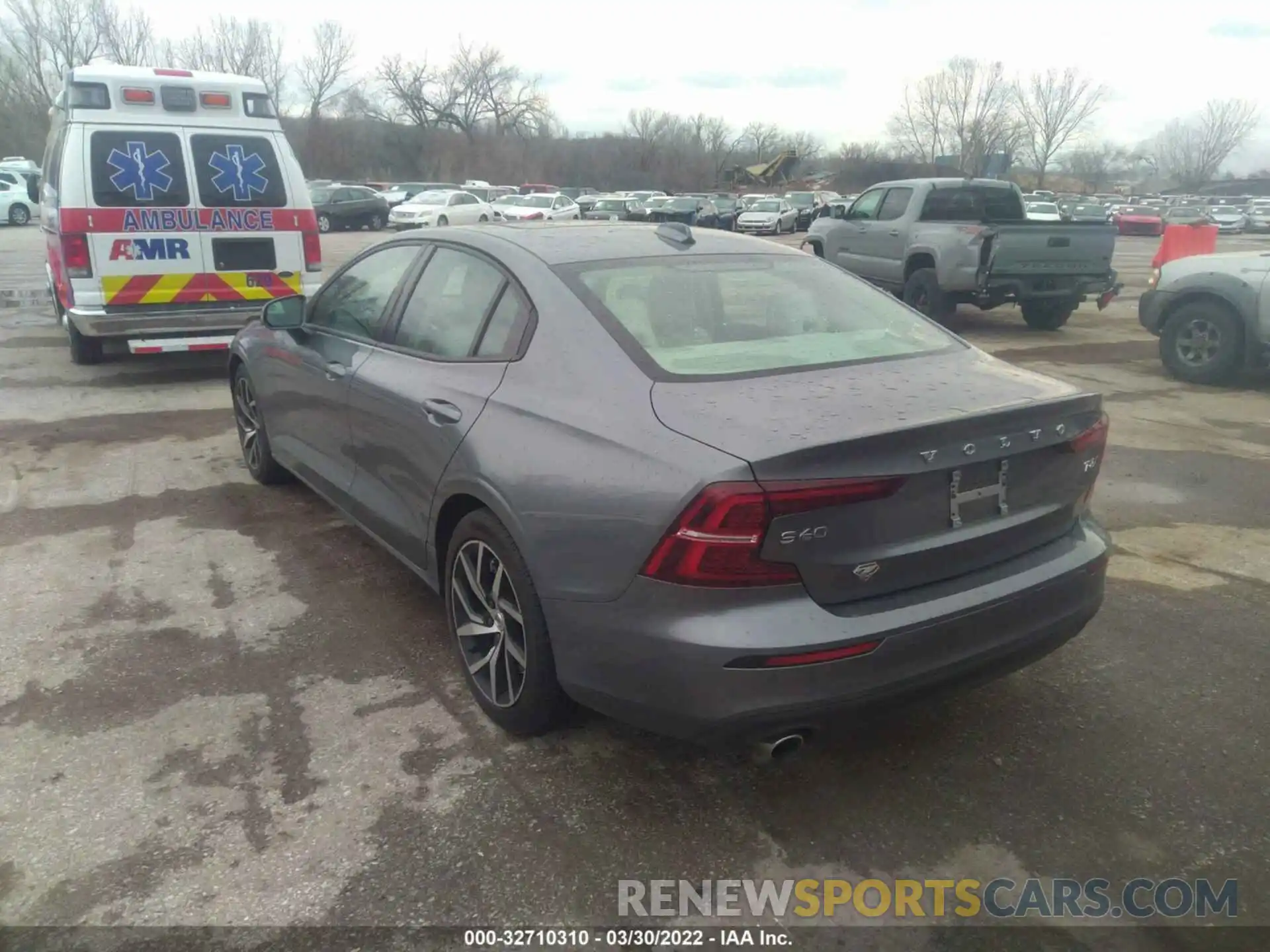 3 Photograph of a damaged car 7JRA22TK9LG060153 VOLVO S60 2020