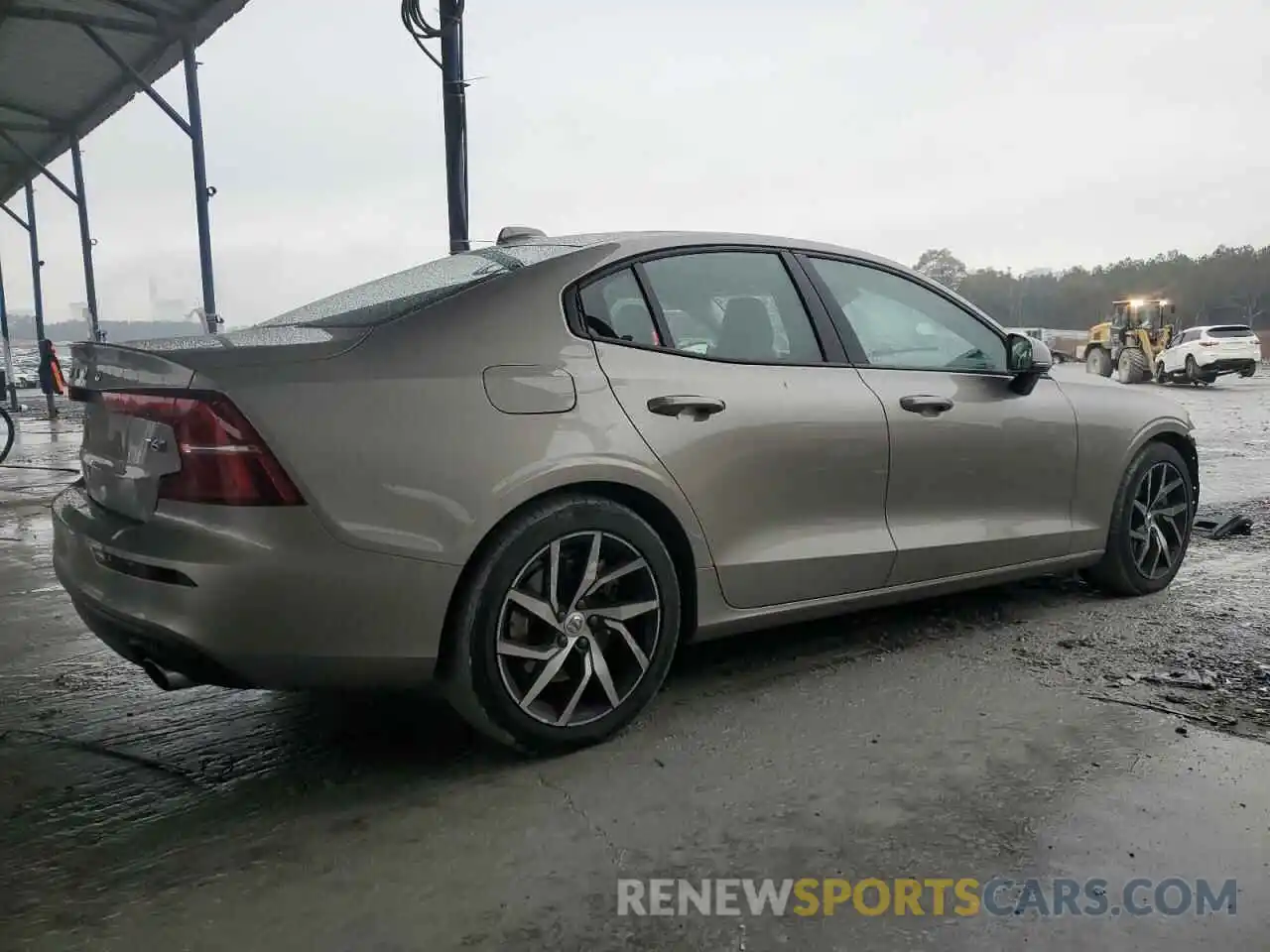 3 Photograph of a damaged car 7JRA22TKXLG047119 VOLVO S60 2020