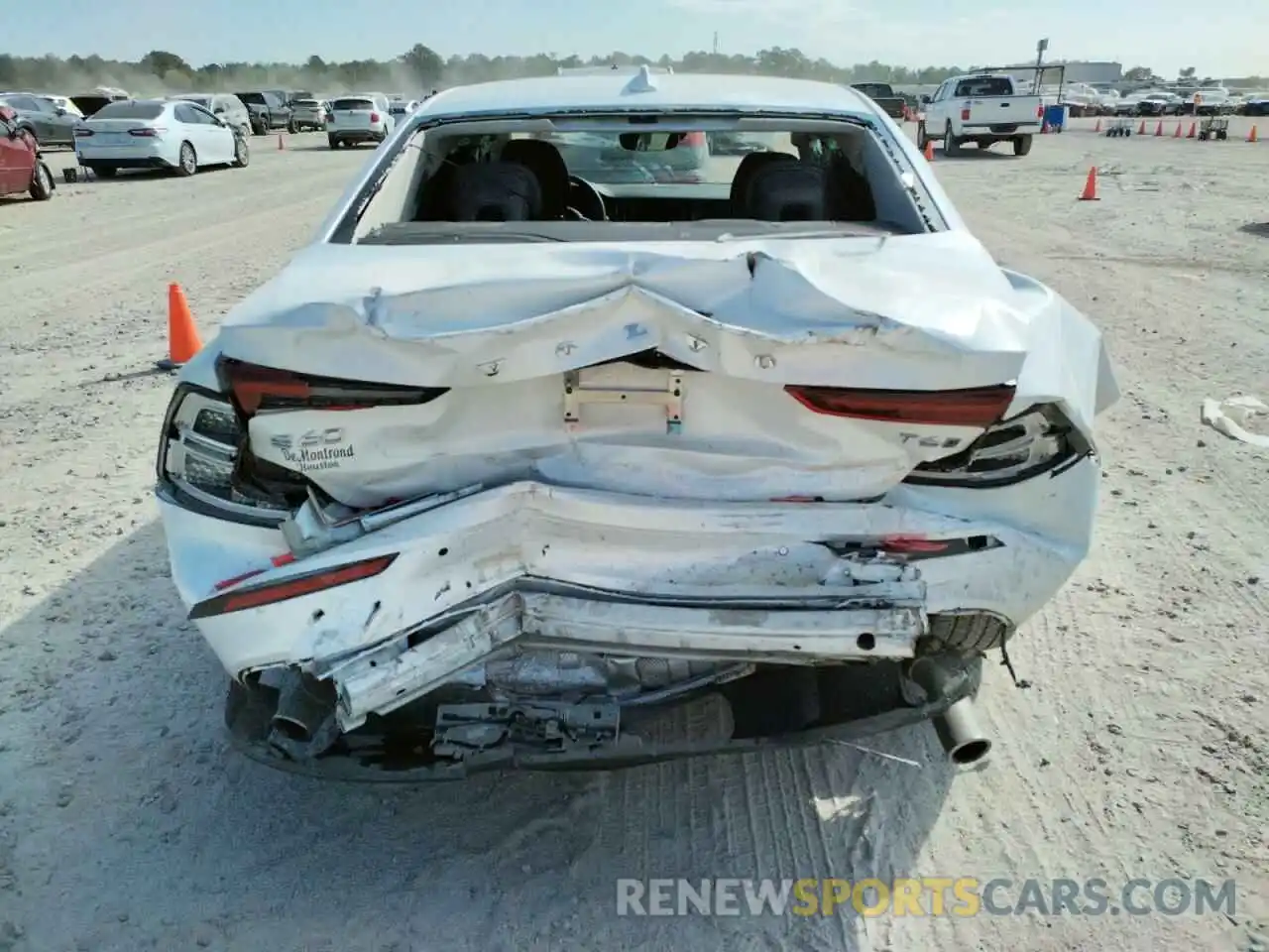 9 Photograph of a damaged car 7JRA22TKXLG063174 VOLVO S60 2020