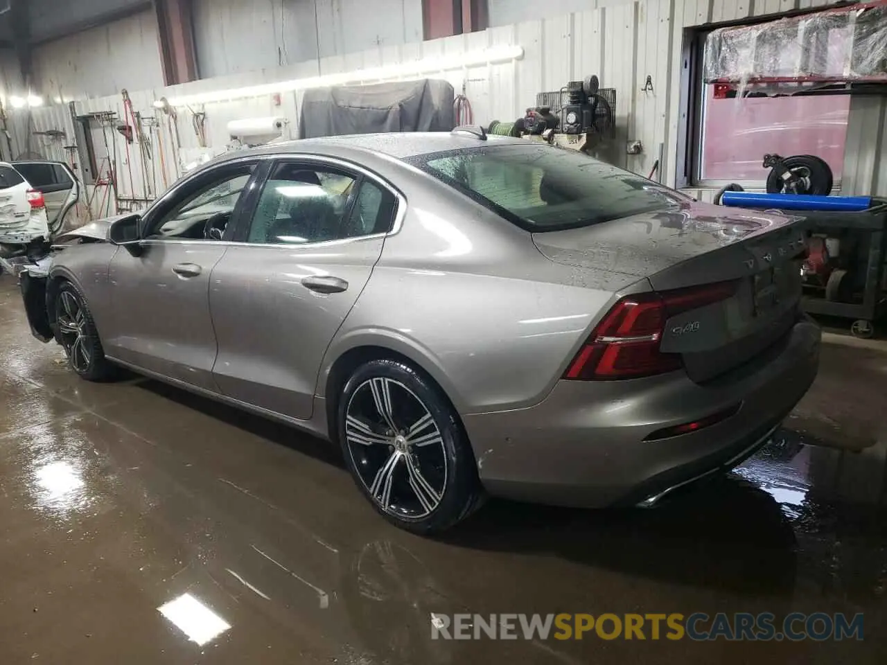 2 Photograph of a damaged car 7JRA22TL0LG030516 VOLVO S60 2020