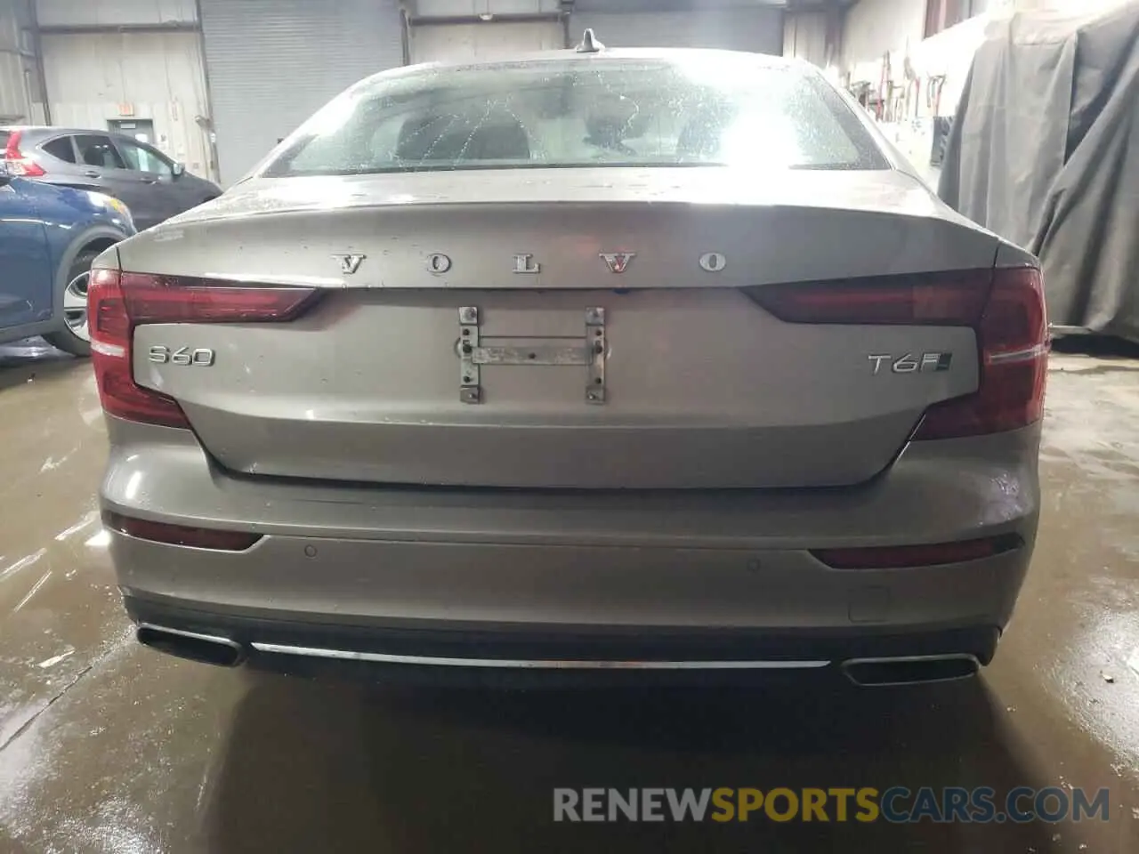 6 Photograph of a damaged car 7JRA22TL0LG030516 VOLVO S60 2020