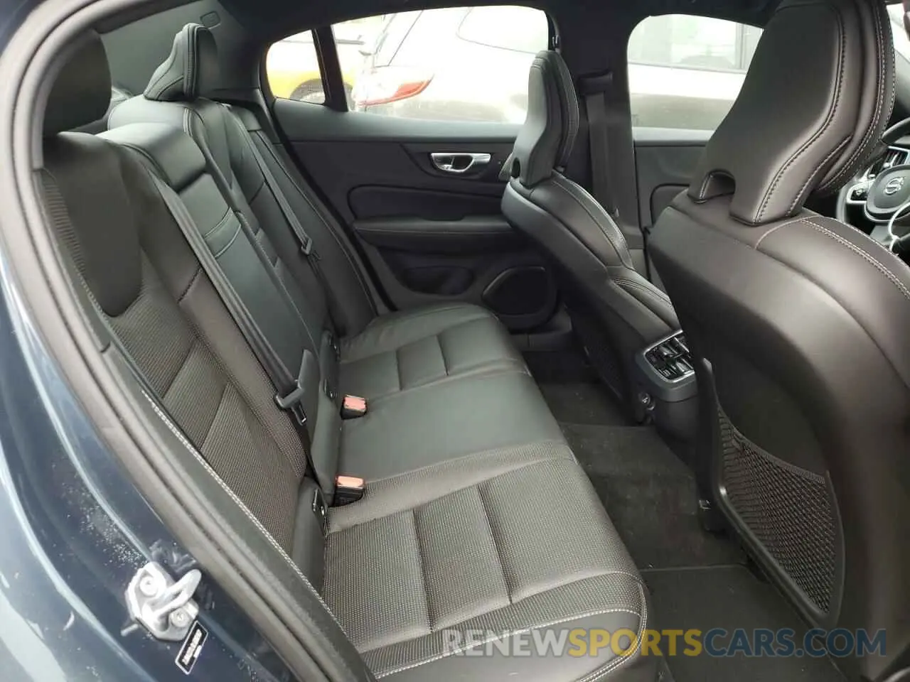 6 Photograph of a damaged car 7JRA22TL0LG065167 VOLVO S60 2020