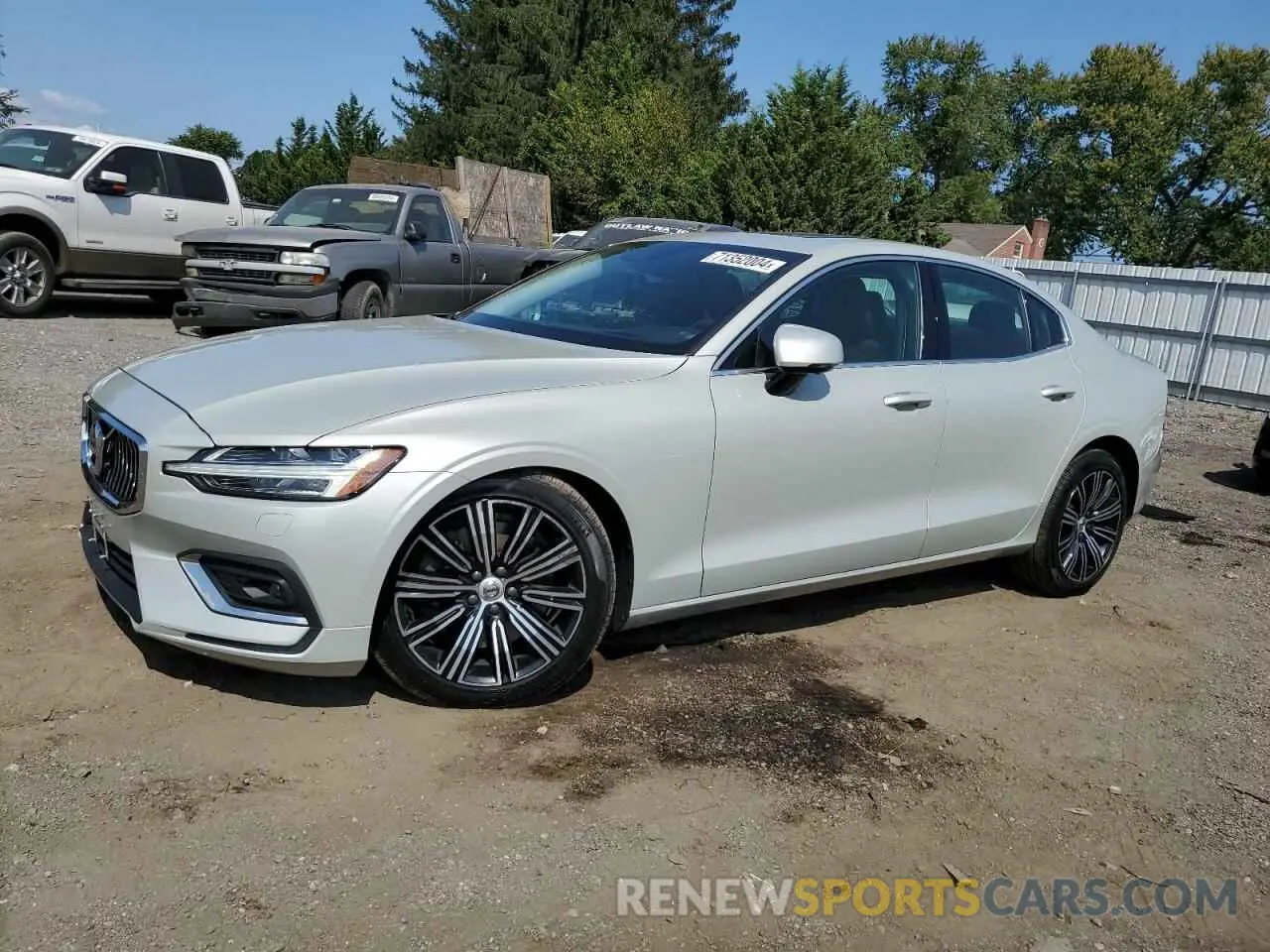 1 Photograph of a damaged car 7JRA22TL1LG038298 VOLVO S60 2020