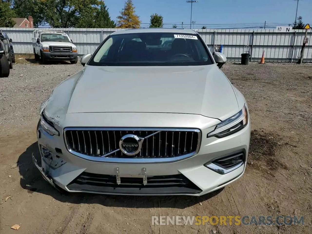 5 Photograph of a damaged car 7JRA22TL1LG038298 VOLVO S60 2020
