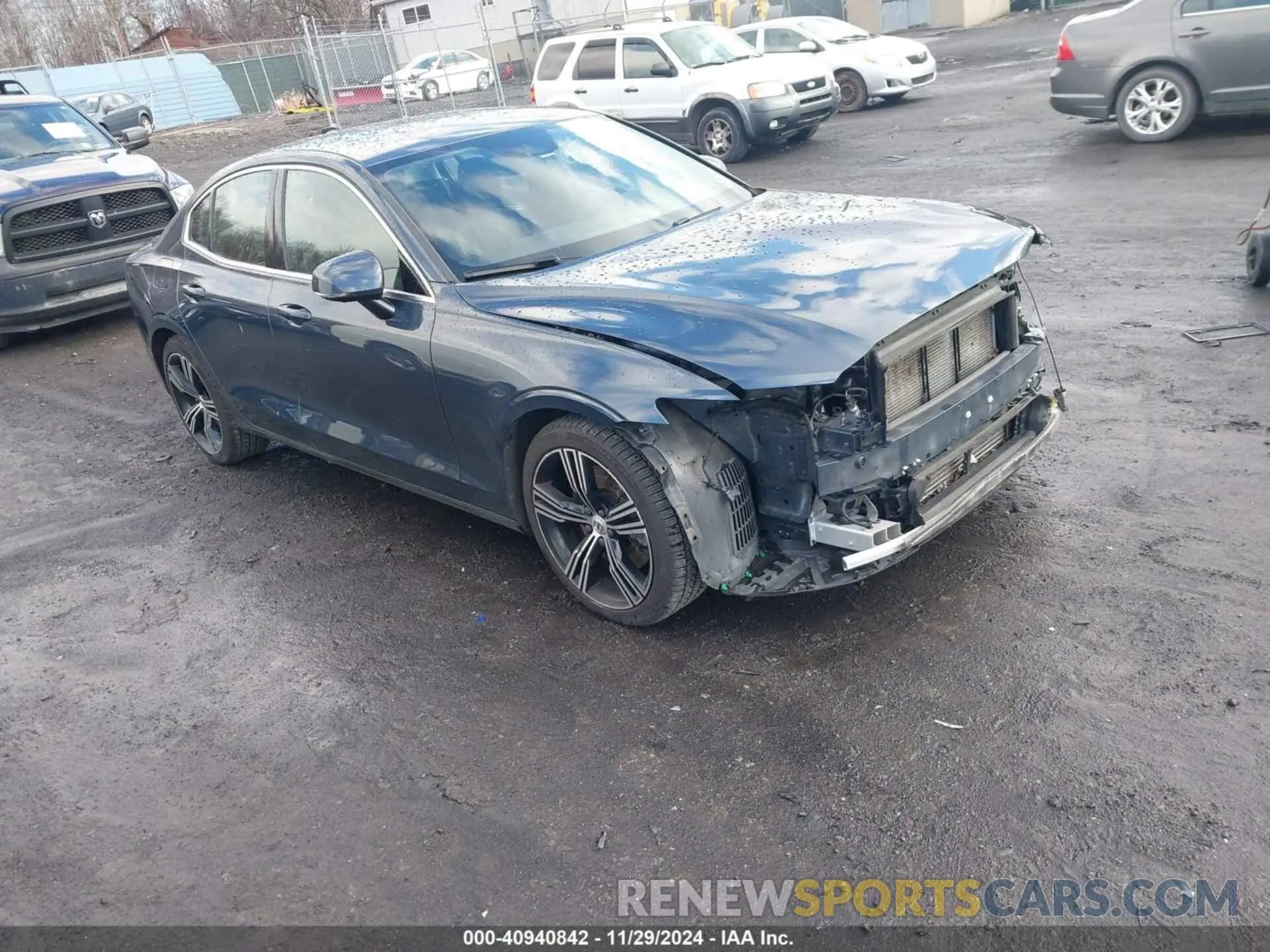 1 Photograph of a damaged car 7JRA22TL1LG067350 VOLVO S60 2020