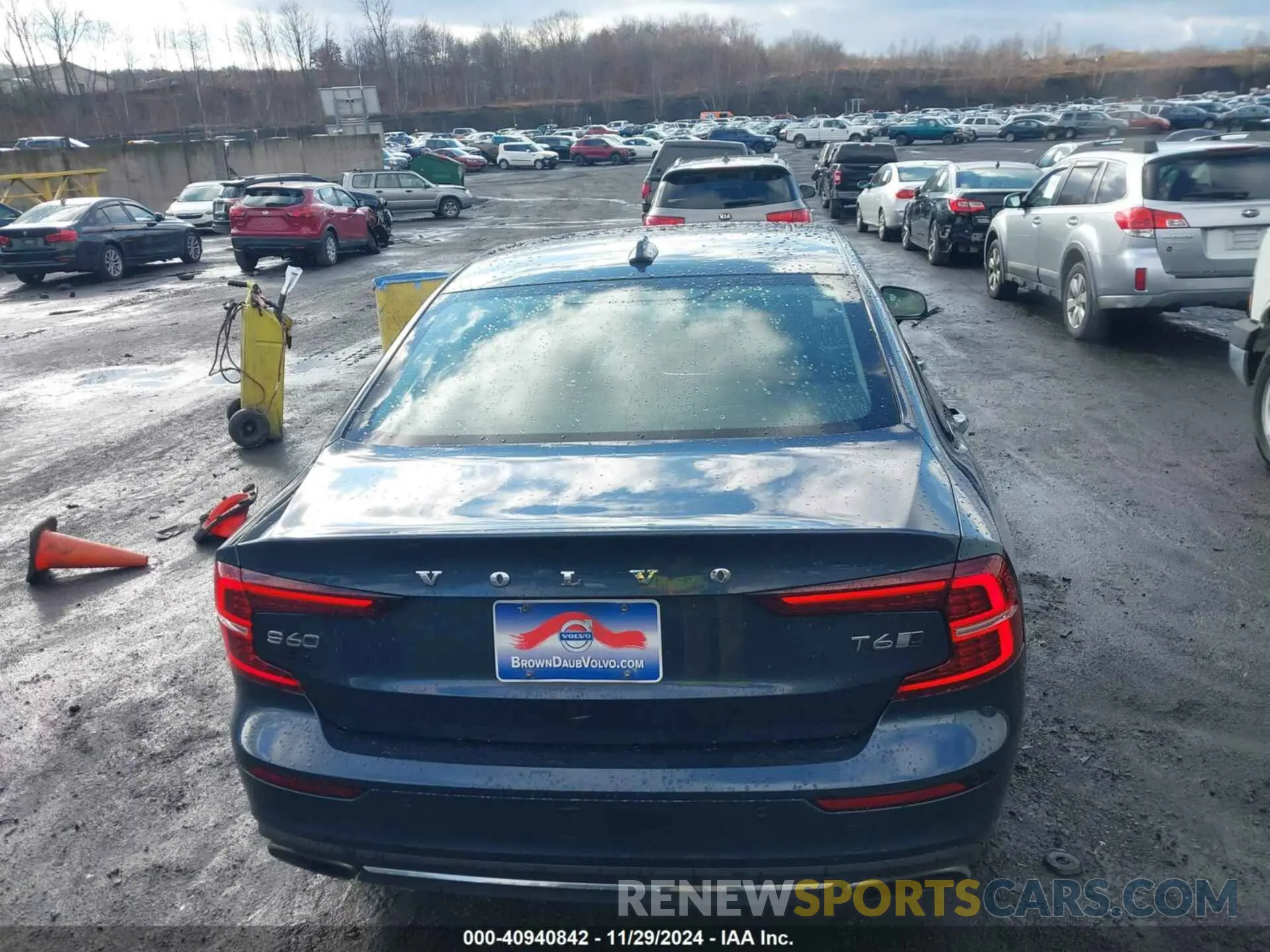 16 Photograph of a damaged car 7JRA22TL1LG067350 VOLVO S60 2020