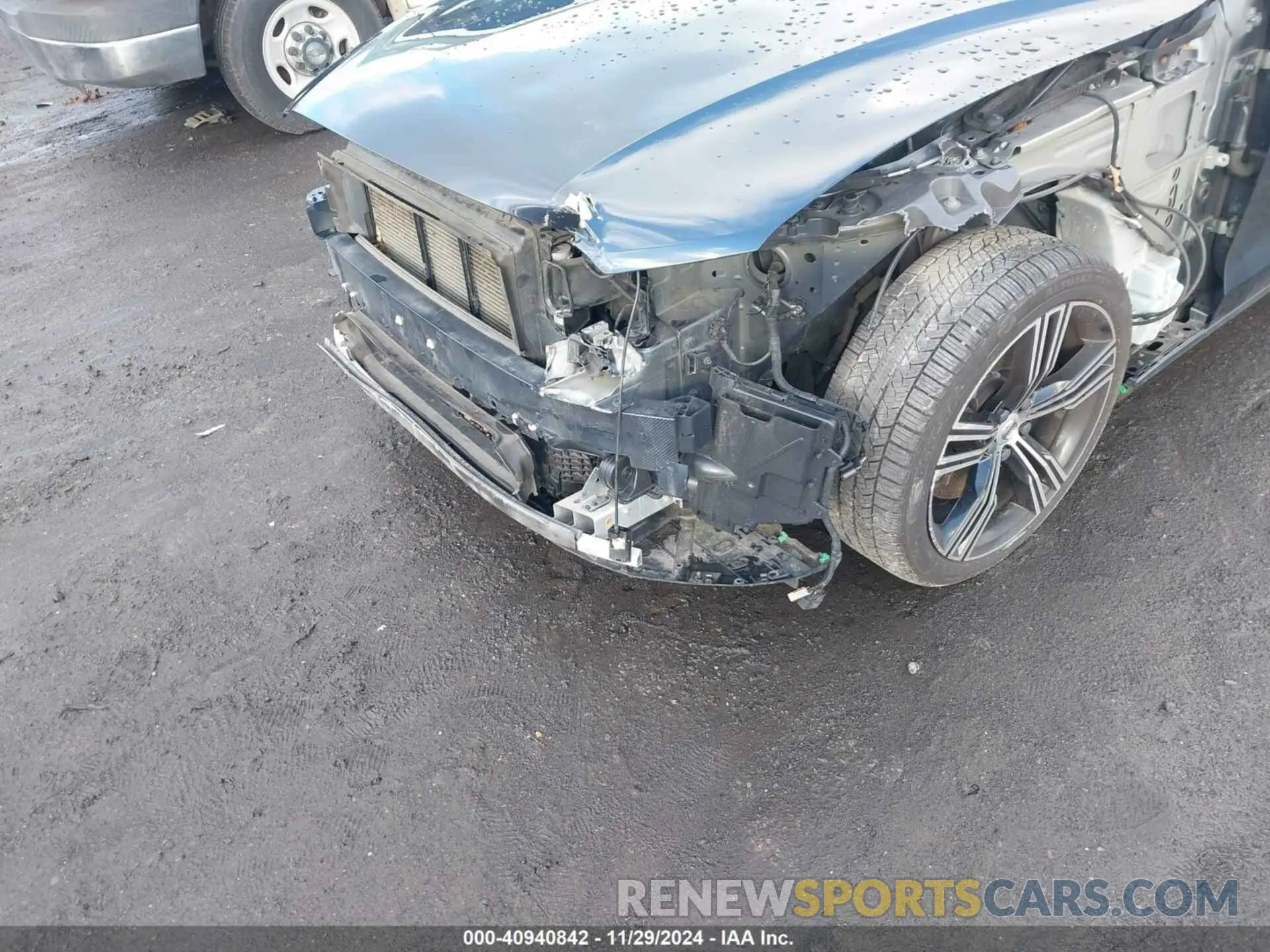18 Photograph of a damaged car 7JRA22TL1LG067350 VOLVO S60 2020