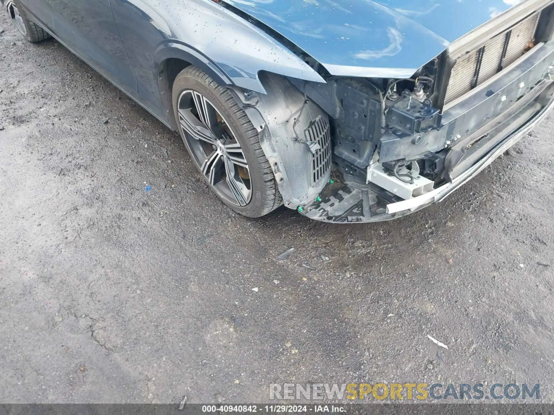 19 Photograph of a damaged car 7JRA22TL1LG067350 VOLVO S60 2020