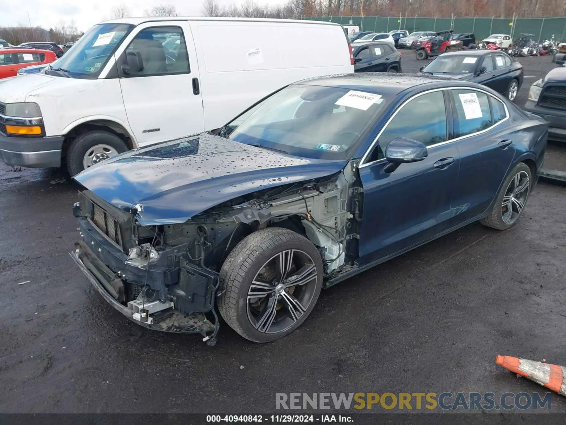 2 Photograph of a damaged car 7JRA22TL1LG067350 VOLVO S60 2020