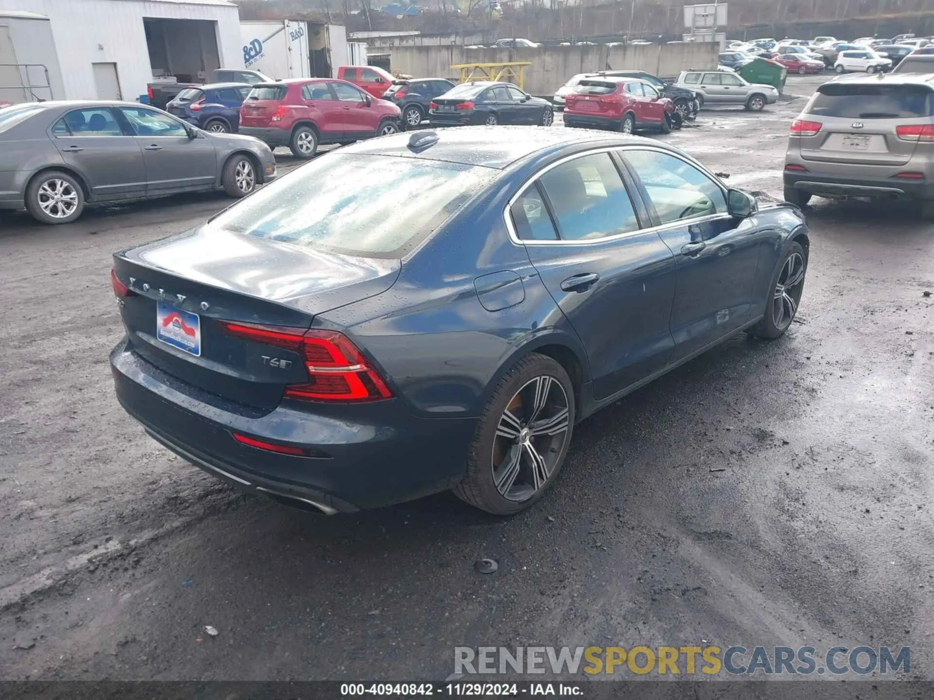 4 Photograph of a damaged car 7JRA22TL1LG067350 VOLVO S60 2020