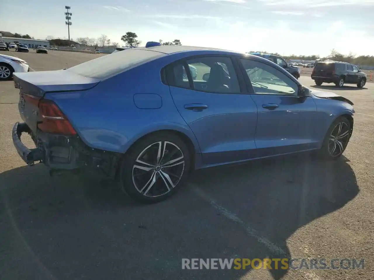 3 Photograph of a damaged car 7JRA22TM3LG064376 VOLVO S60 2020