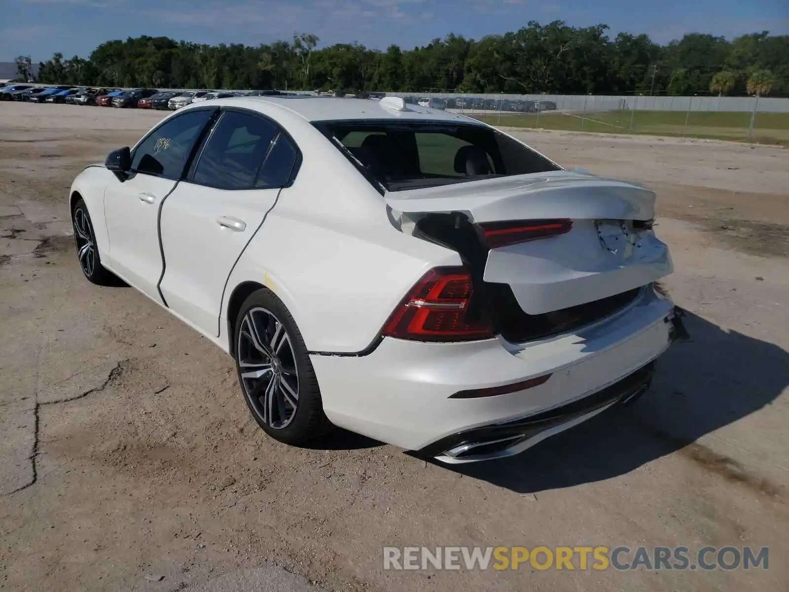 3 Photograph of a damaged car 7JRA22TM3LG064703 VOLVO S60 2020