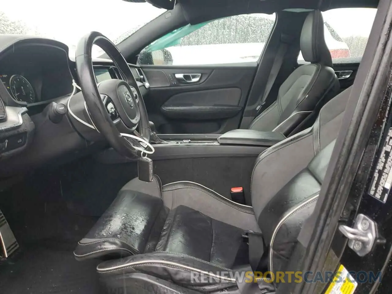 7 Photograph of a damaged car 7JRA22TM3LG067617 VOLVO S60 2020