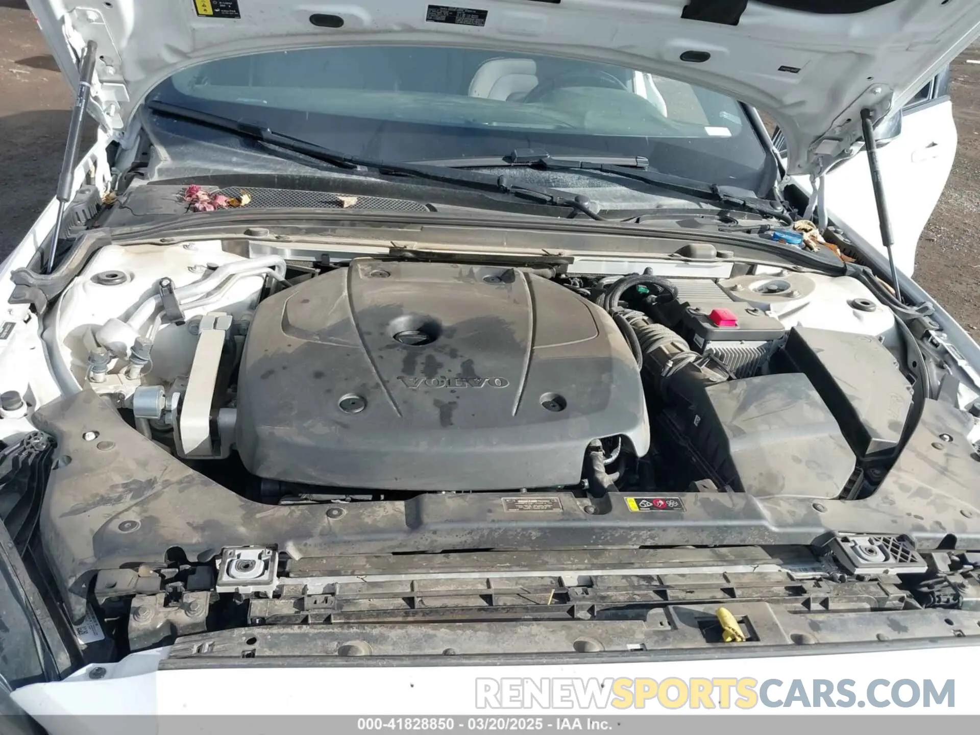 10 Photograph of a damaged car 7JRA22TM4LG060322 VOLVO S60 2020