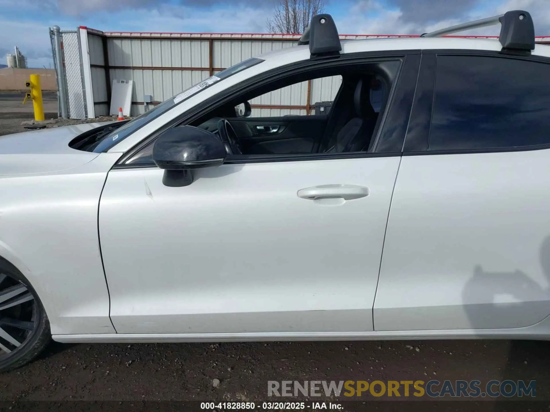 14 Photograph of a damaged car 7JRA22TM4LG060322 VOLVO S60 2020