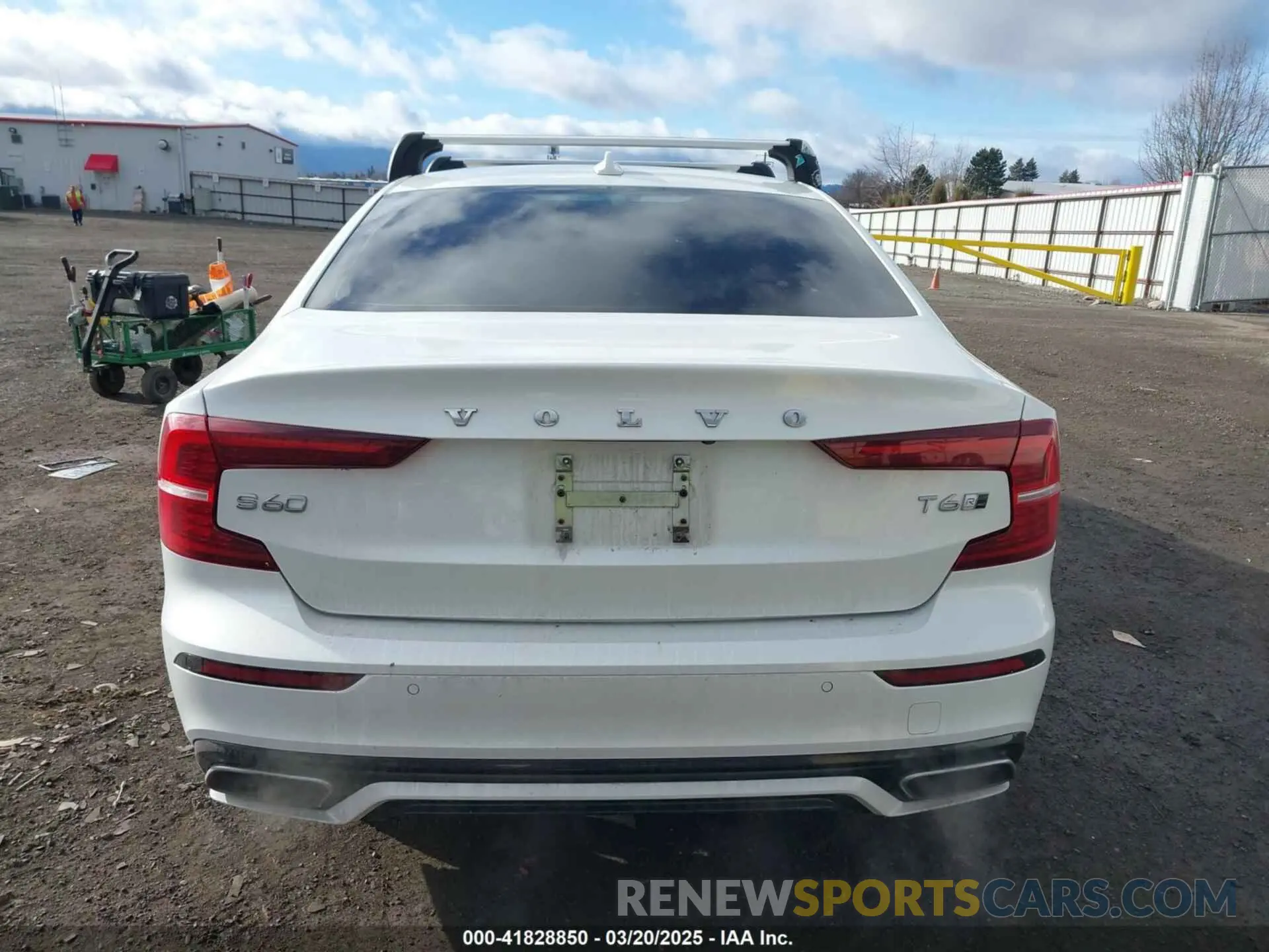 16 Photograph of a damaged car 7JRA22TM4LG060322 VOLVO S60 2020