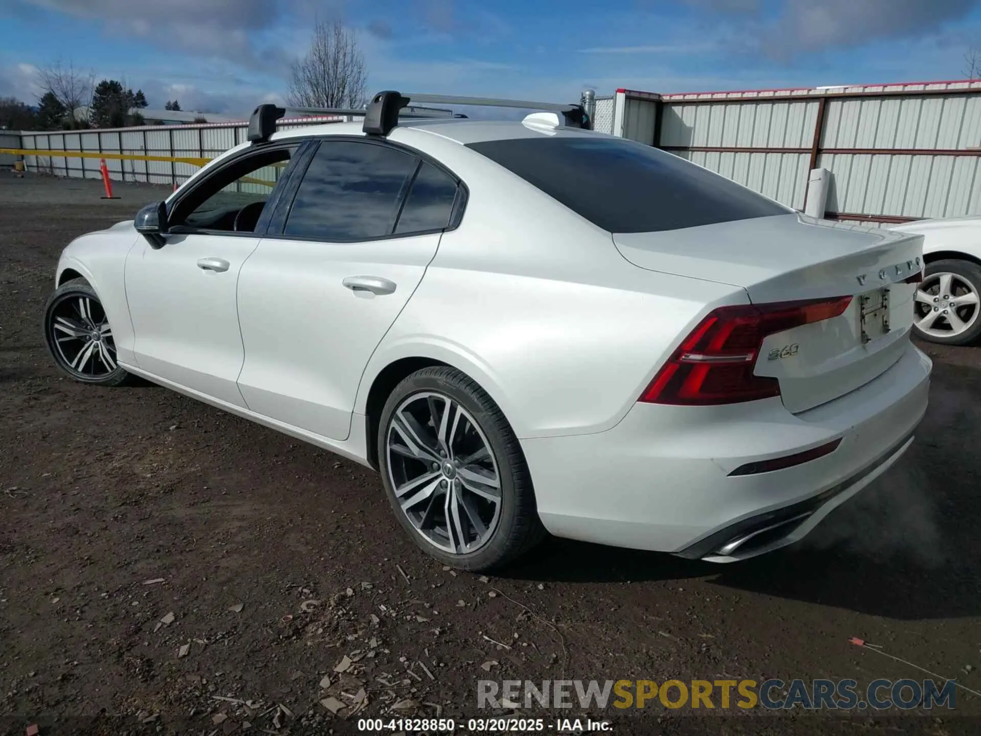 3 Photograph of a damaged car 7JRA22TM4LG060322 VOLVO S60 2020
