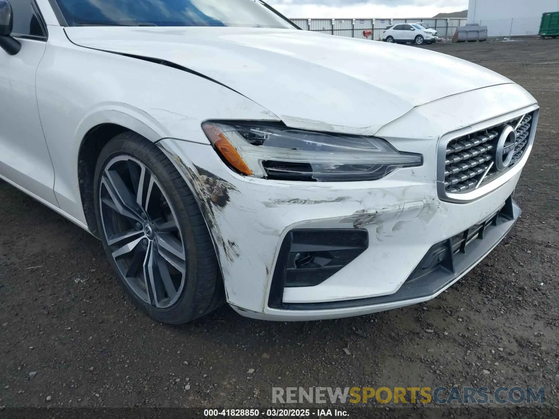 6 Photograph of a damaged car 7JRA22TM4LG060322 VOLVO S60 2020
