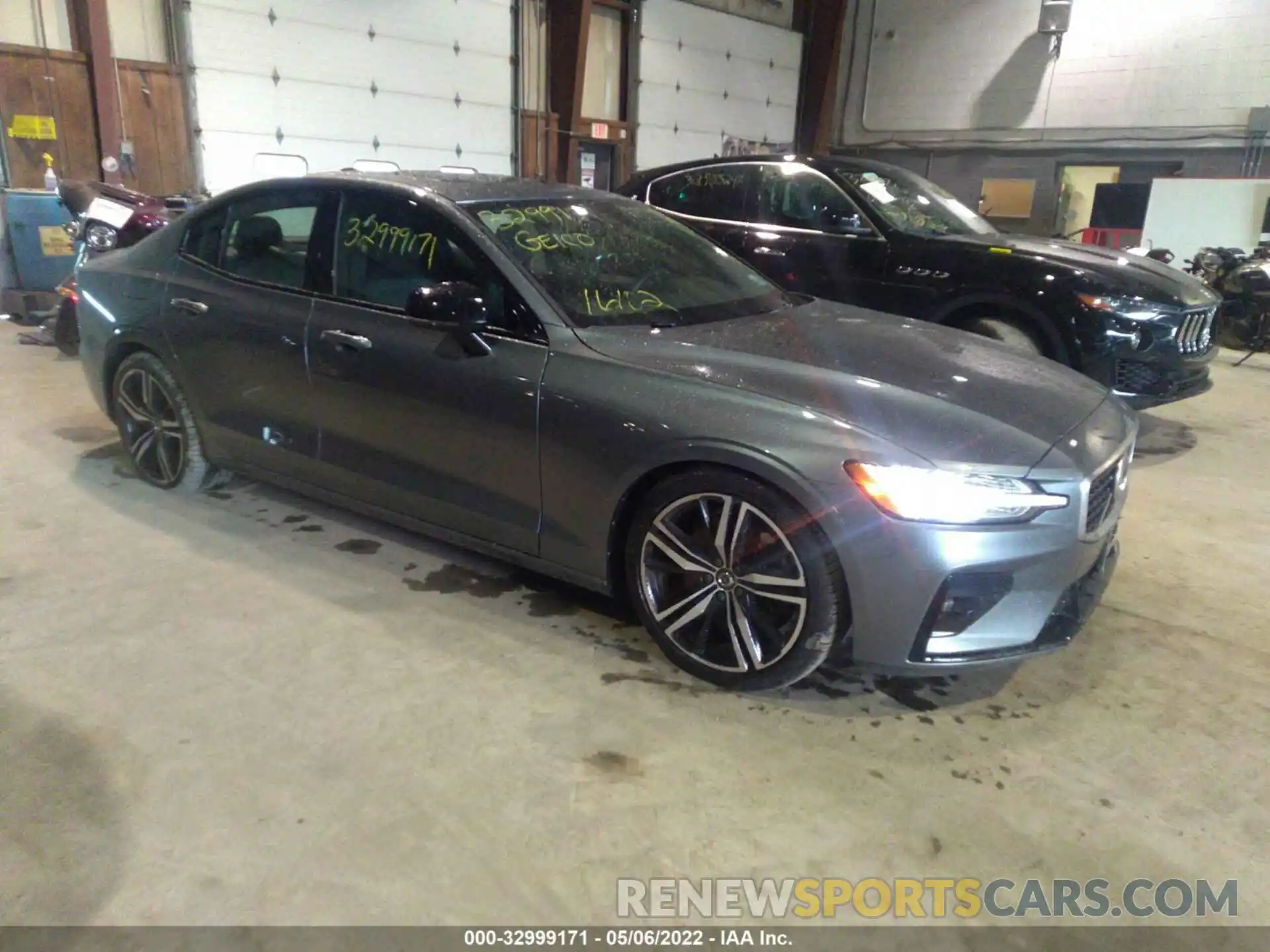 1 Photograph of a damaged car 7JRA22TM5LG064685 VOLVO S60 2020