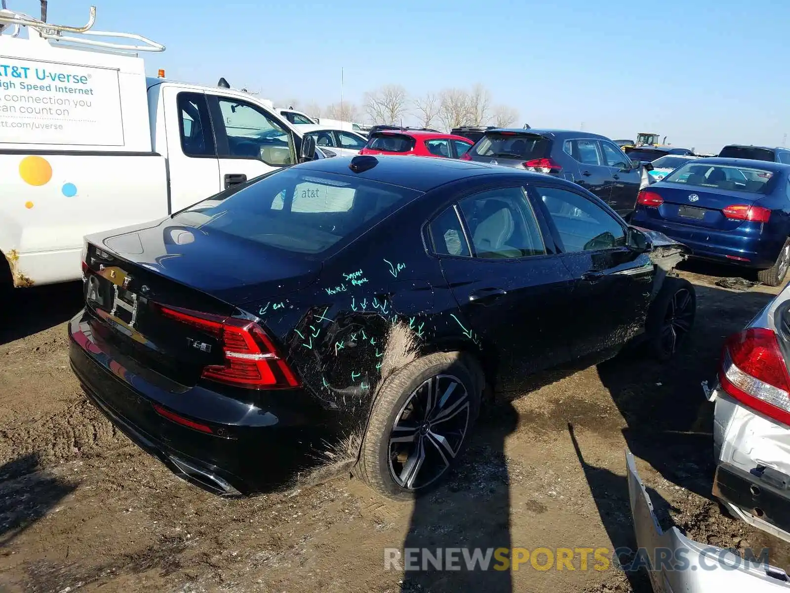 4 Photograph of a damaged car 7JRA22TM5LG072902 VOLVO S60 2020