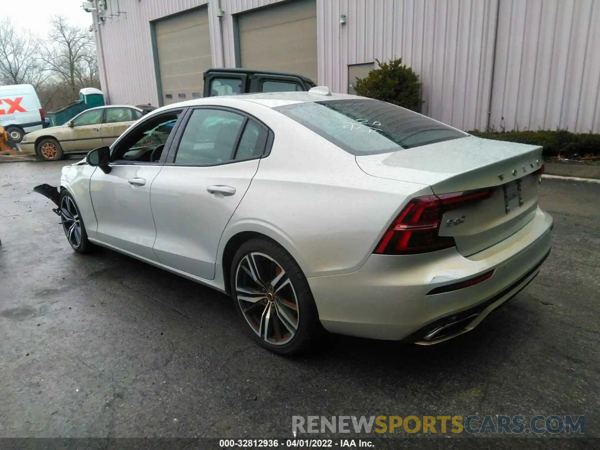 3 Photograph of a damaged car 7JRA22TM8LG032135 VOLVO S60 2020