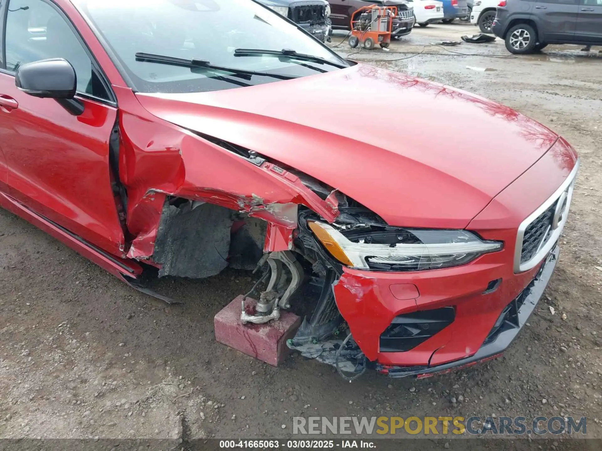 6 Photograph of a damaged car 7JRA22TM8LG039831 VOLVO S60 2020