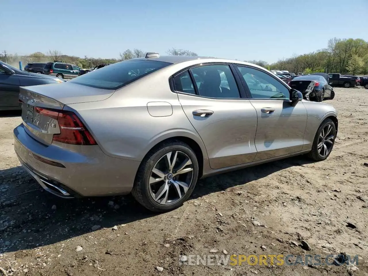 3 Photograph of a damaged car 7JRA22TM8LG057410 VOLVO S60 2020
