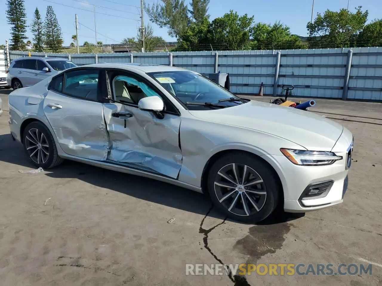 4 Photograph of a damaged car 7JR102FK0MG092492 VOLVO S60 2021
