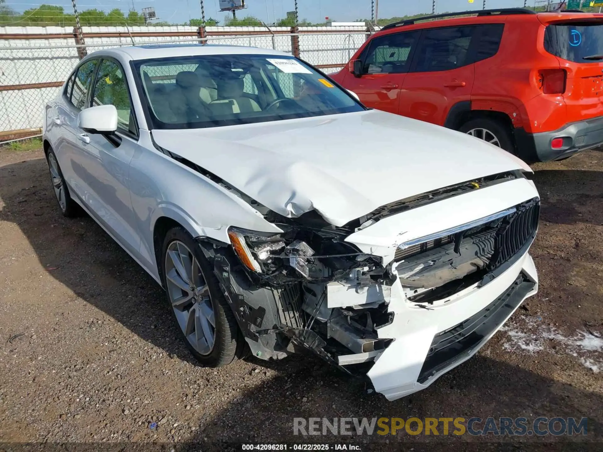 1 Photograph of a damaged car 7JR102FK0MG093996 VOLVO S60 2021