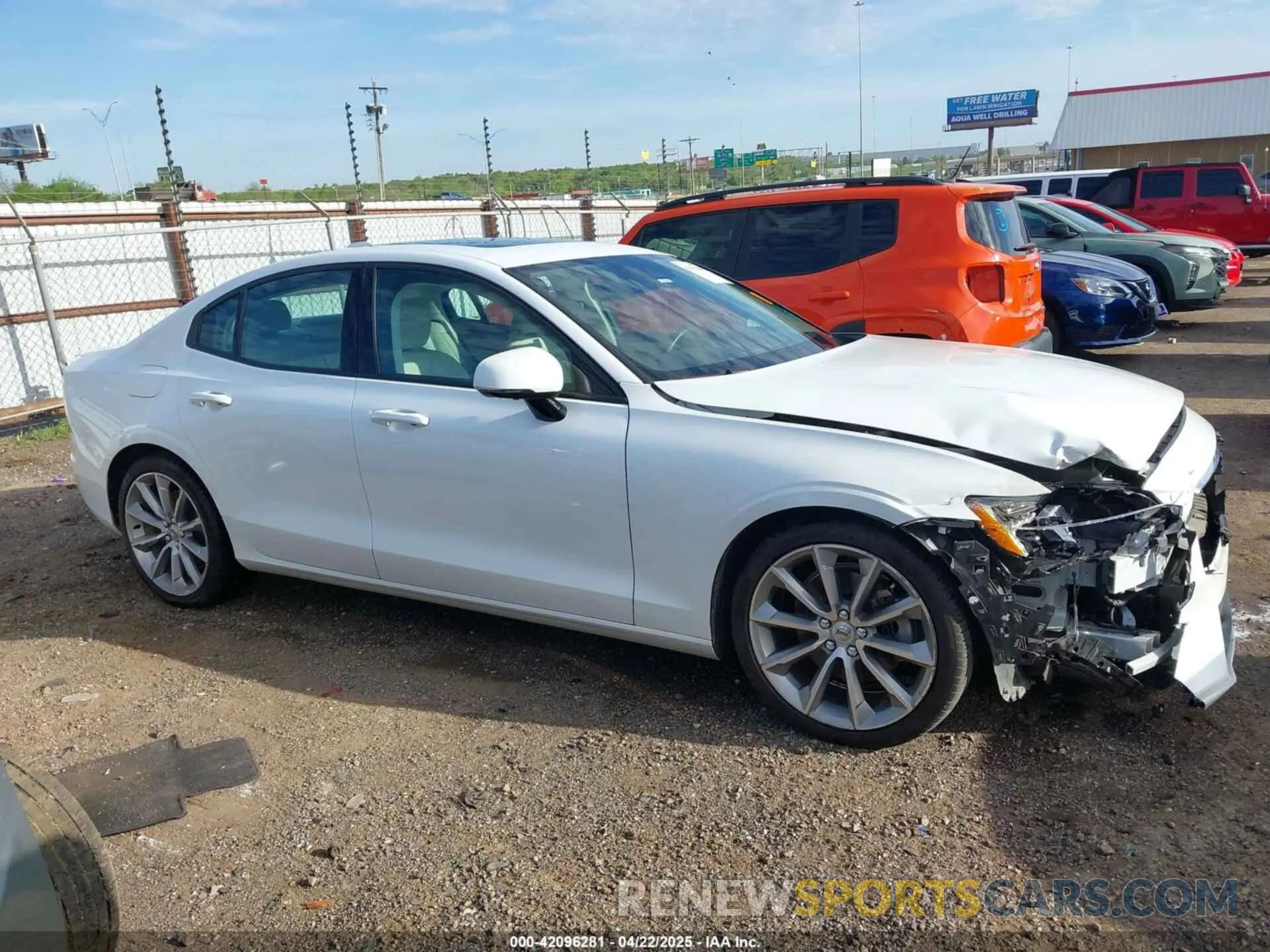 14 Photograph of a damaged car 7JR102FK0MG093996 VOLVO S60 2021