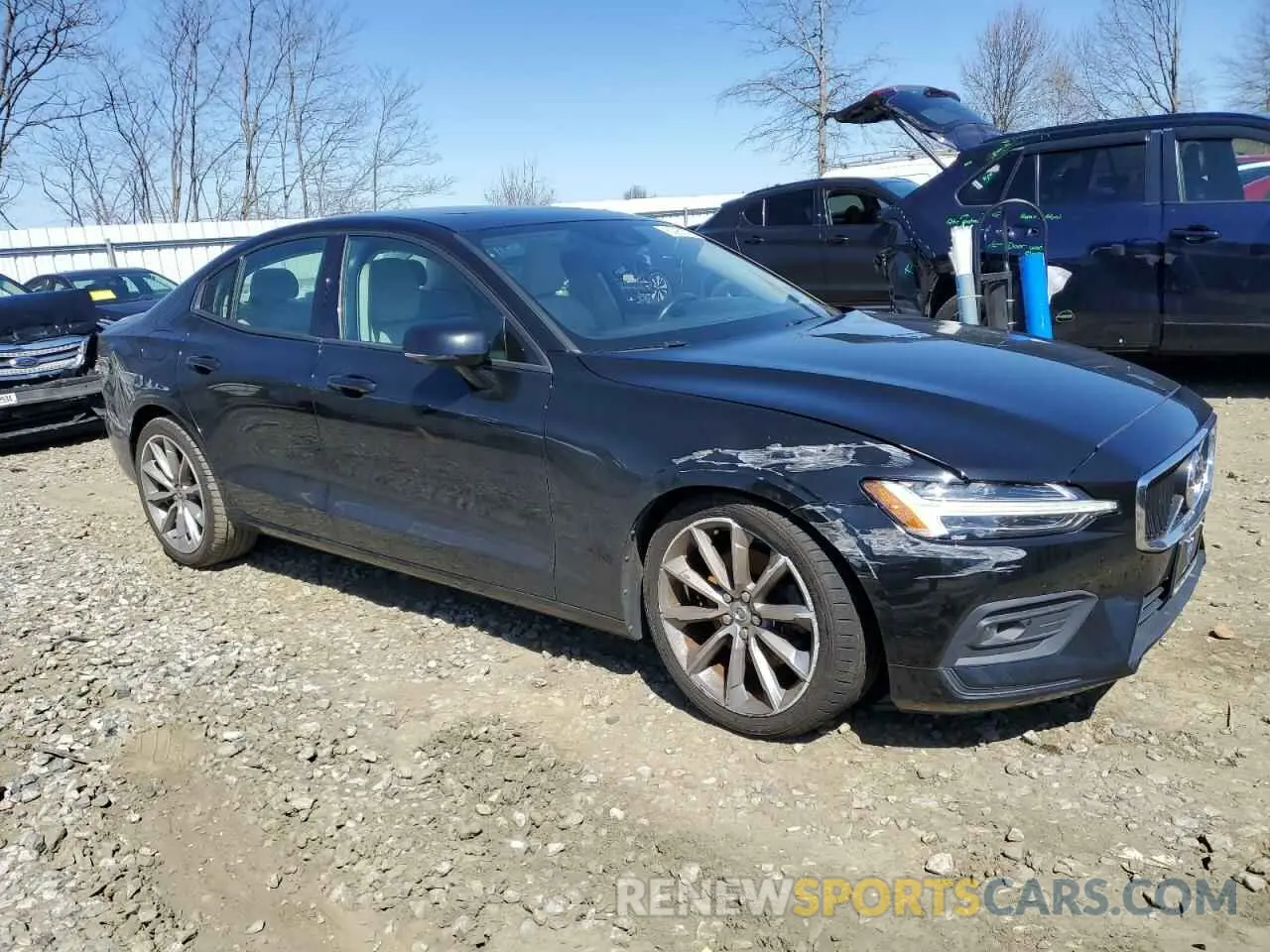 4 Photograph of a damaged car 7JR102FK1MG080612 VOLVO S60 2021