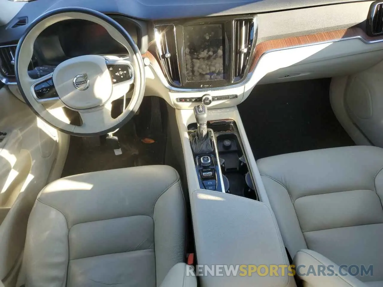 8 Photograph of a damaged car 7JR102FK1MG096387 VOLVO S60 2021