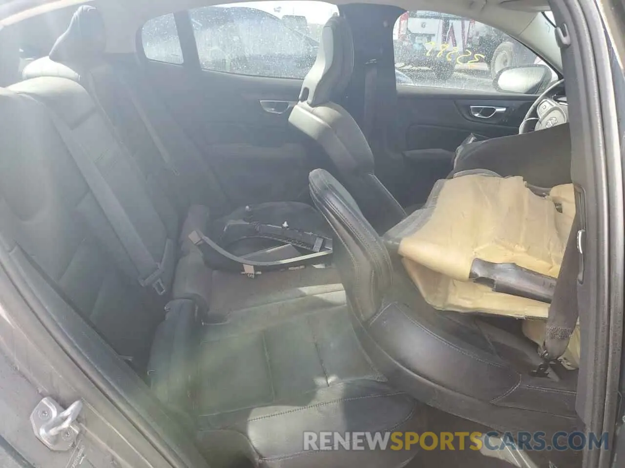 10 Photograph of a damaged car 7JR102FK3MG093653 VOLVO S60 2021