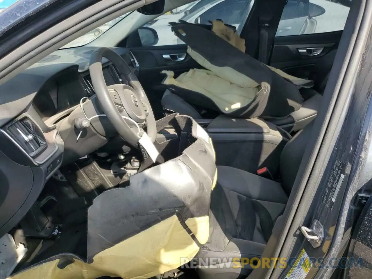 7 Photograph of a damaged car 7JR102FK3MG093653 VOLVO S60 2021