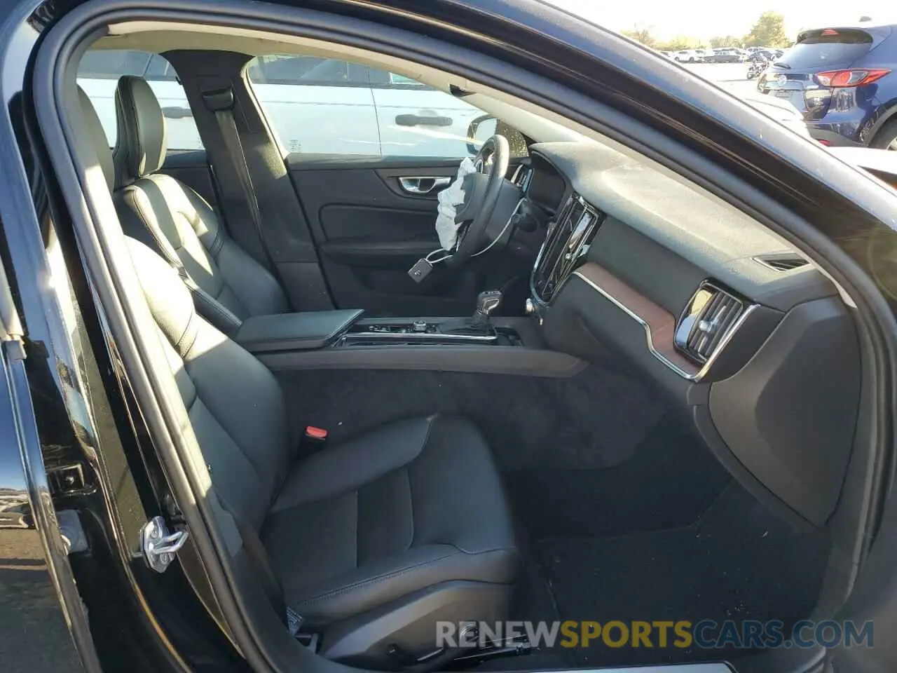 5 Photograph of a damaged car 7JR102FK3MG095855 VOLVO S60 2021