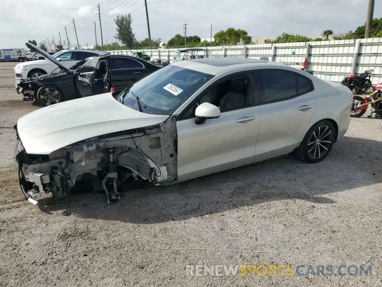 1 Photograph of a damaged car 7JR102FK4MG093760 VOLVO S60 2021