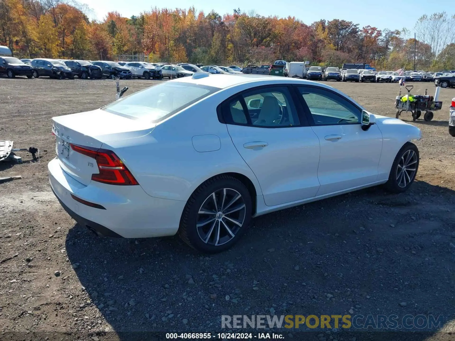 4 Photograph of a damaged car 7JR102FK4MG096321 VOLVO S60 2021