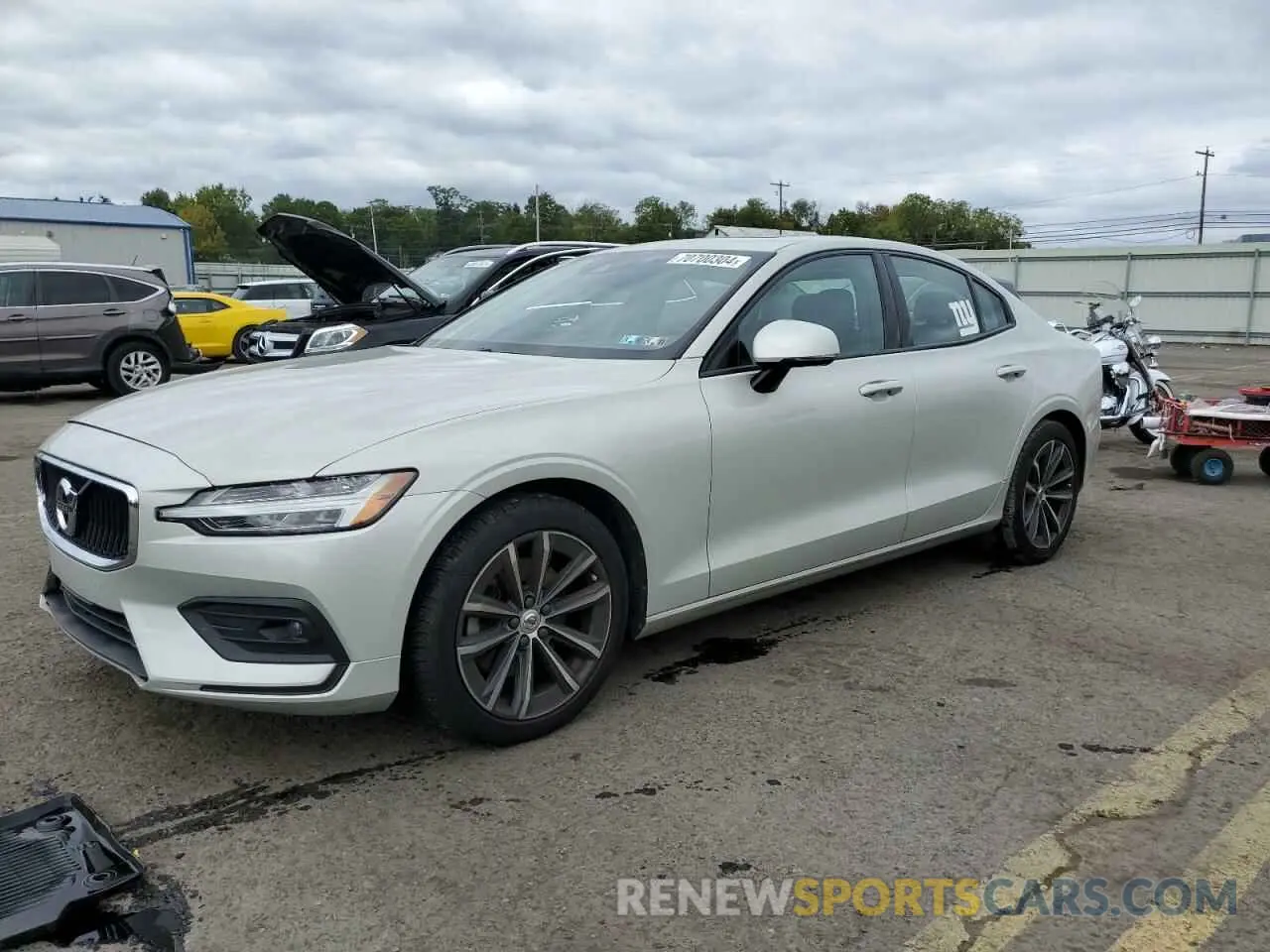 1 Photograph of a damaged car 7JR102FK5MG093492 VOLVO S60 2021