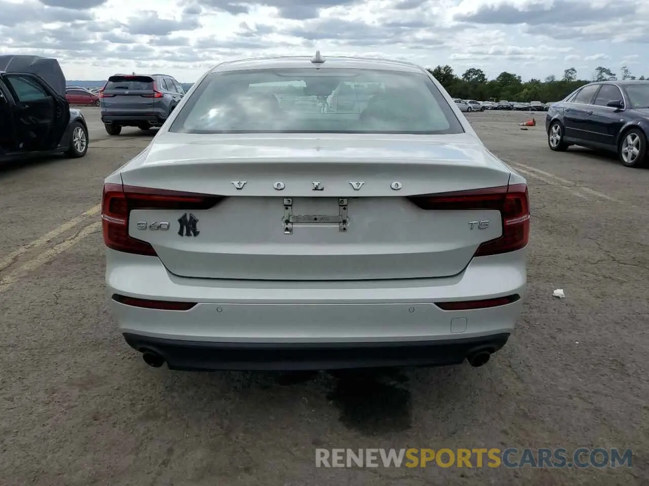 6 Photograph of a damaged car 7JR102FK5MG093492 VOLVO S60 2021