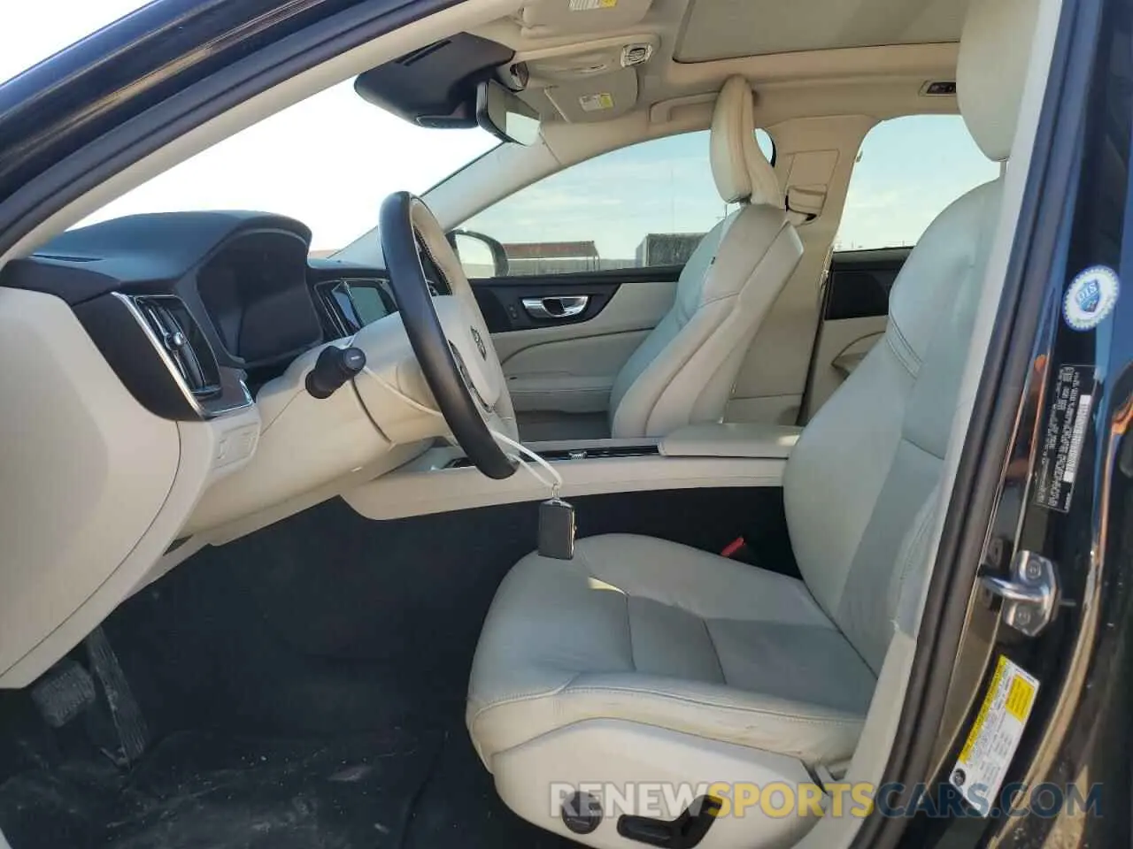 7 Photograph of a damaged car 7JR102FK8MG094040 VOLVO S60 2021