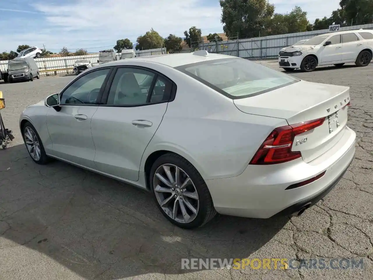 2 Photograph of a damaged car 7JR102FK8MG095446 VOLVO S60 2021