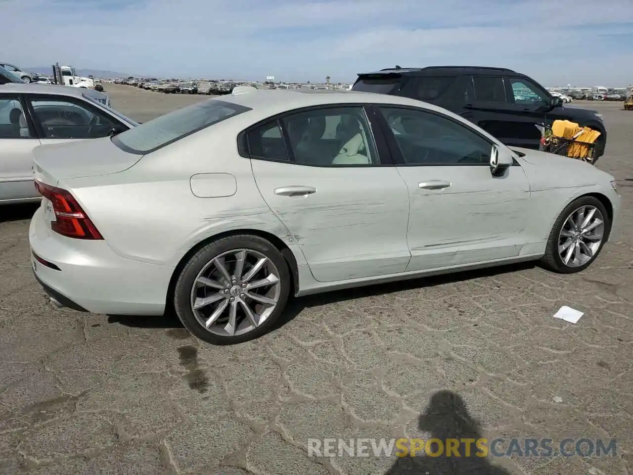 3 Photograph of a damaged car 7JR102FK8MG095446 VOLVO S60 2021